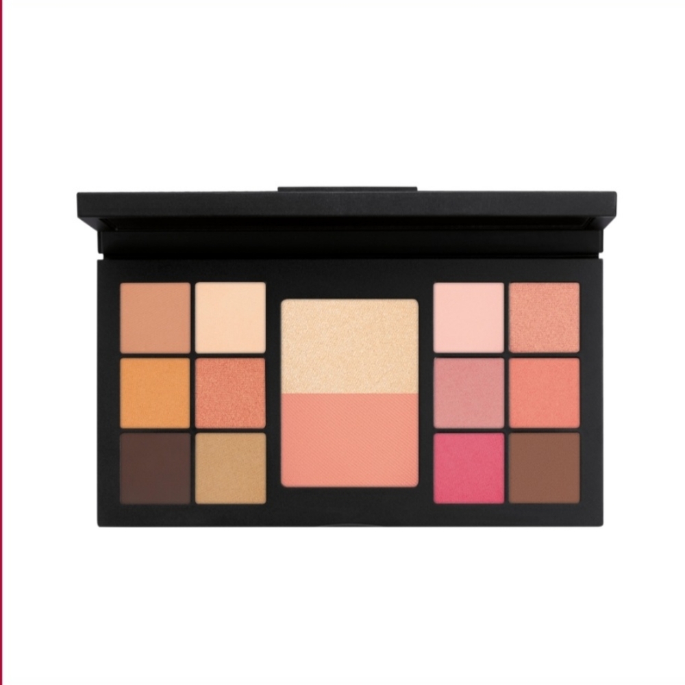 Mac Travel Exclusive FIRST CLASS EYE AND FACE PALETTE
